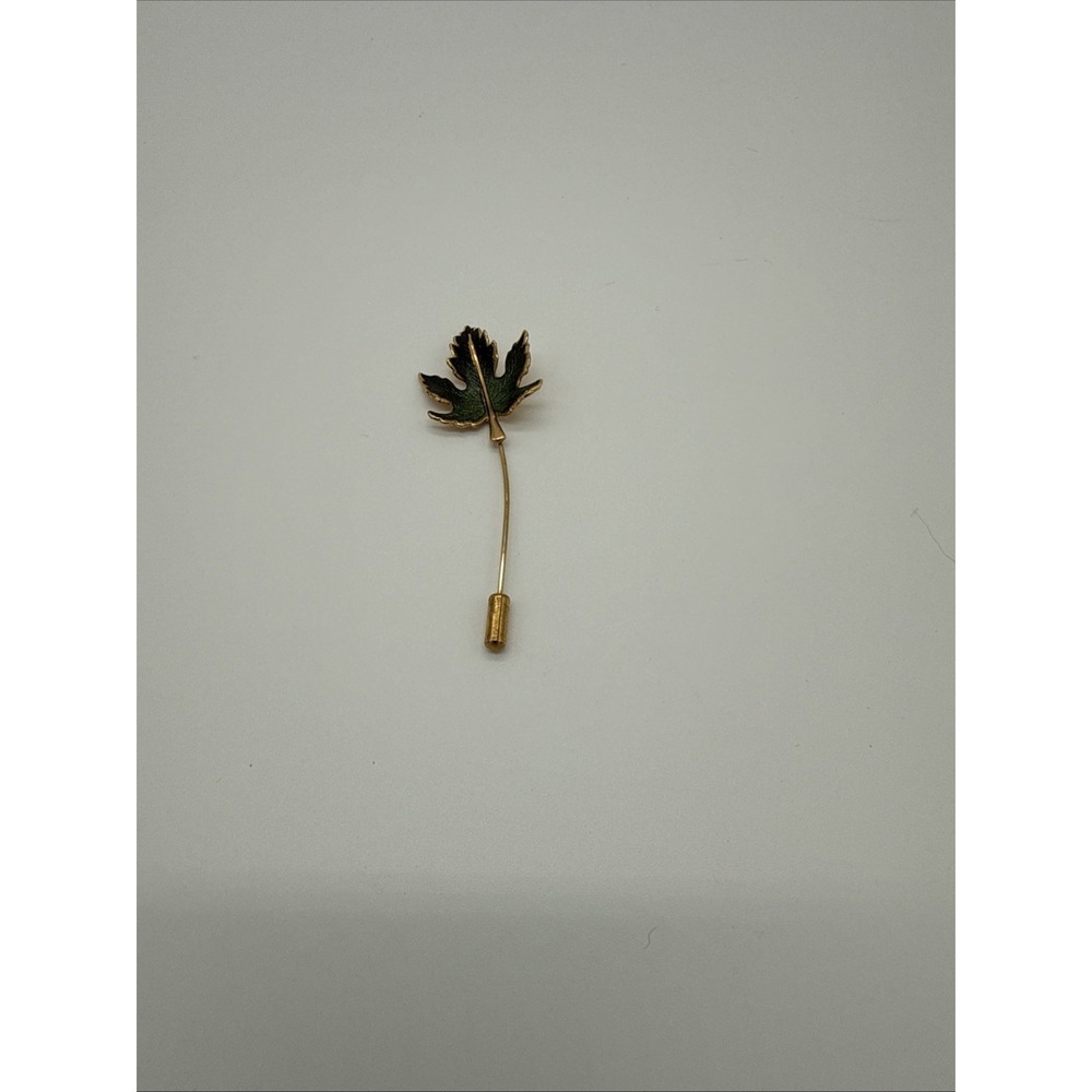 Maple Leaf Stick Lapel Hat Pin Gold Tone Green Guilloche‎ Enamel
